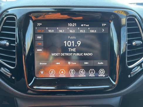 Used 2019 Jeep Compass Limited image 16