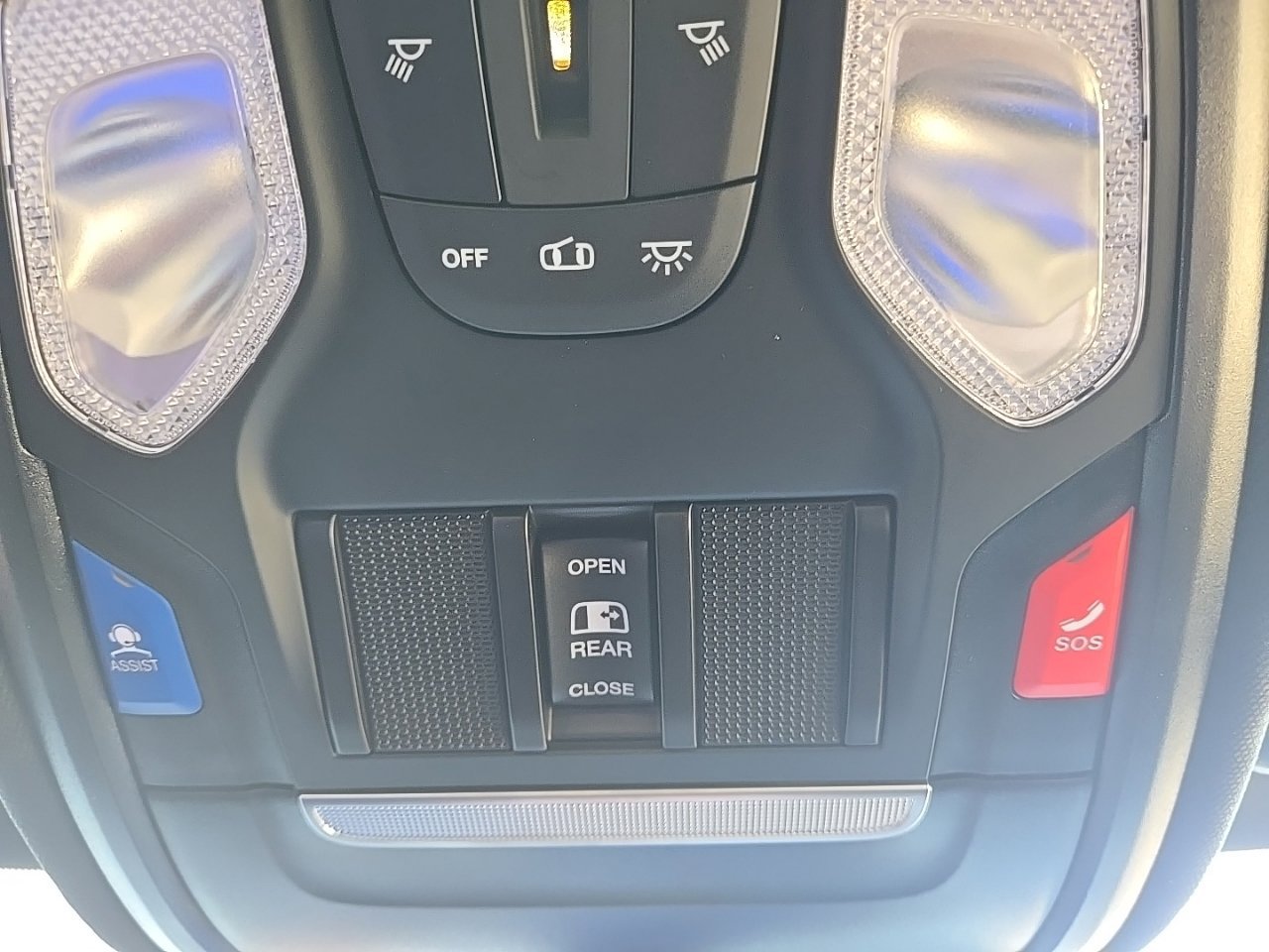 Used 2025 RAM 1500 Warlock AWD/4WD image 38