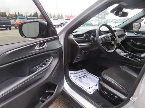Used 2023 Jeep Grand Cherokee Altitude AWD/4WD image 16