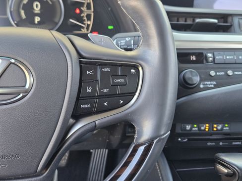 Used 2020 Lexus ES 300h w/ Premium Package image 39