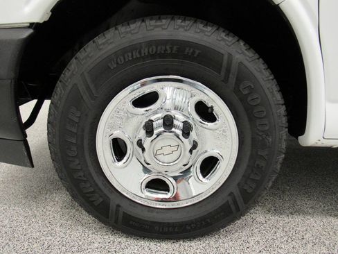 Used 2018 Chevrolet Express 3500 w/ Power Convenience Package RWD image 10