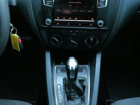 Used 2016 Volkswagen Jetta S image 18