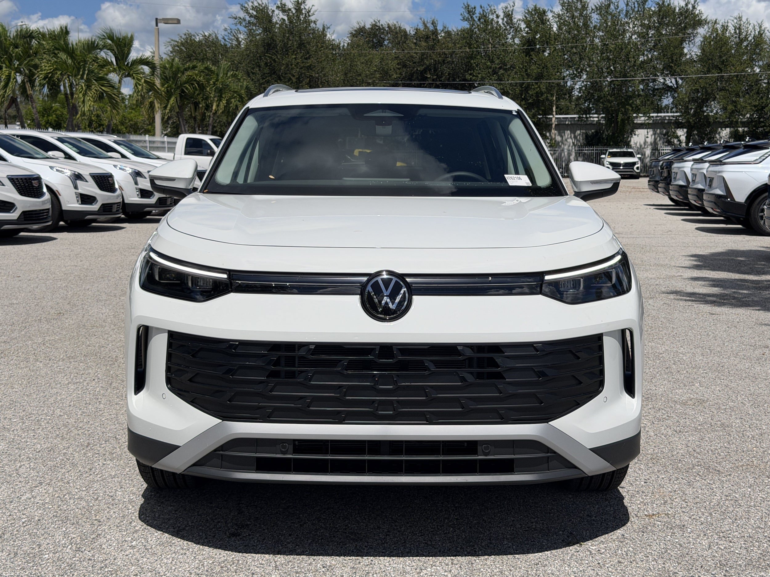 New 2026 Volkswagen Tiguan SE FWD image 2