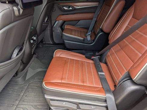 Used 2023 GMC Yukon Denali Ultimate AWD/4WD image 9