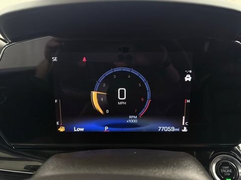 Used 2024 Chevrolet Trax RS w/ Sunroof Package FWD image 25