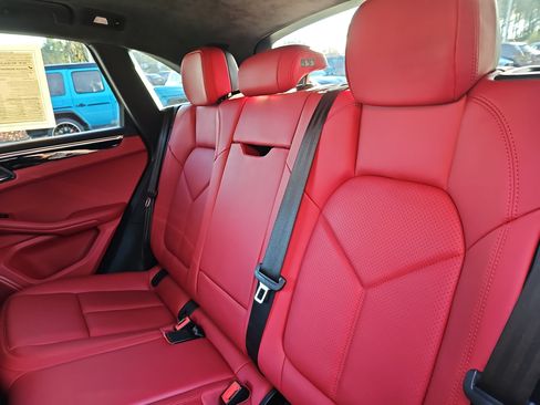 Used 2021 Porsche Macan Turbo image 14