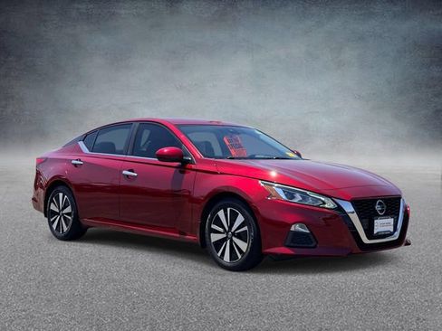 Used 2022 Nissan Altima 2.5 SV FWD image 1