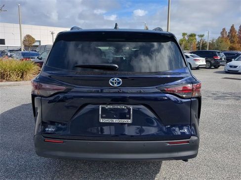 New 2026 Toyota Sienna XLE image 5
