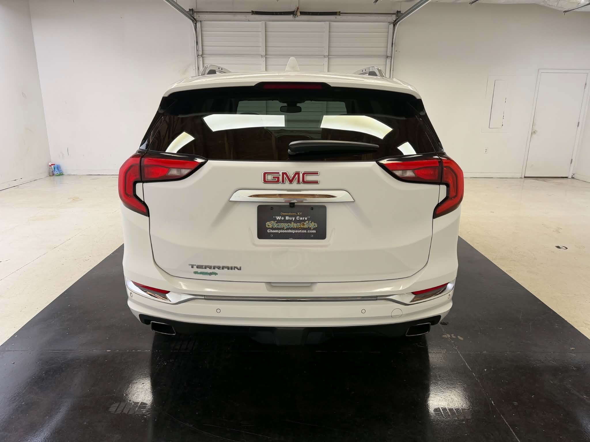 Used 2018 GMC Terrain Denali w/ Advanced Safety Package FWD image 5