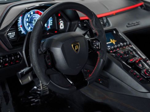 Used 2018 Lamborghini Aventador S image 38