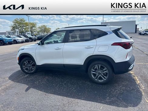 Used 2023 Kia Seltos S w/ Navigation Package AWD/4WD image 11