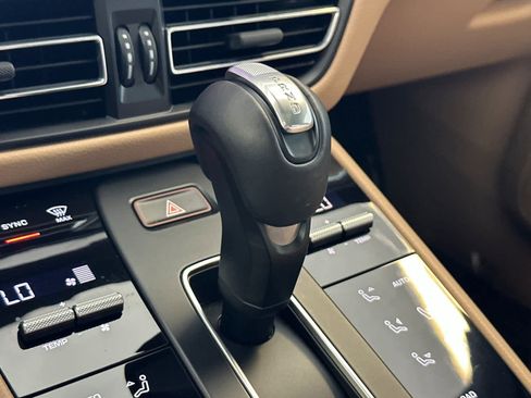 Certified 2025 Porsche Macan image 24