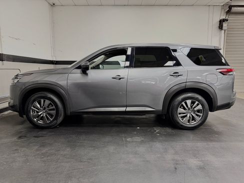 Used 2022 Nissan Pathfinder S FWD image 9
