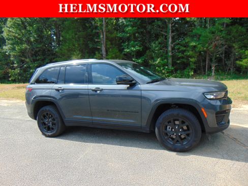 Certified 2024 Jeep Grand Cherokee Altitude RWD image 10