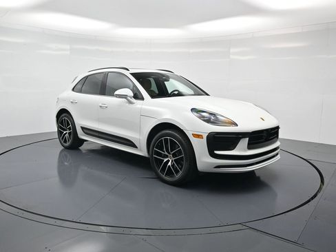 Used 2026 Porsche Macan image 32