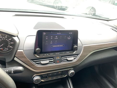 Used 2025 Nissan Altima 2.5 SV FWD image 20