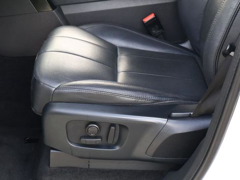 Used 2020 Land Rover Discovery SE image 13