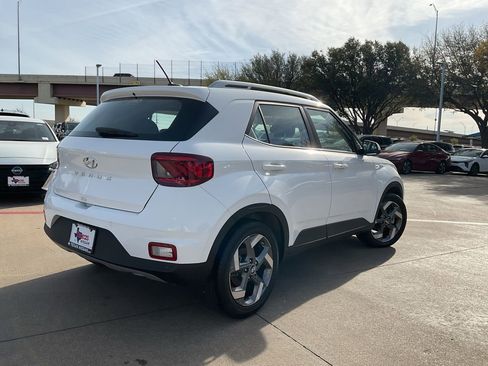 Used 2025 Hyundai Venue SEL image 5