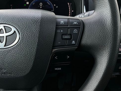 Used 2025 Toyota Camry LE image 31