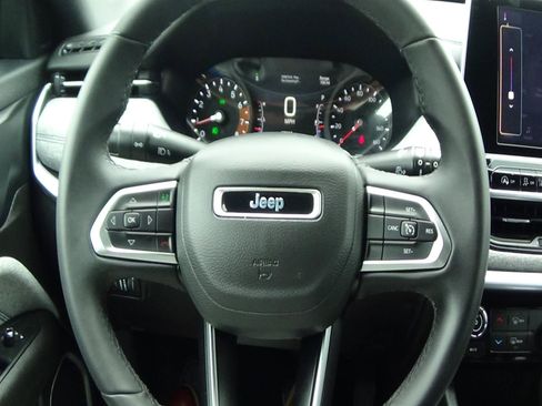Certified 2025 Jeep Compass Latitude AWD/4WD image 20