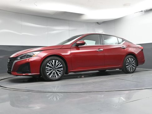 Certified 2024 Nissan Altima 2.5 SV w/ SV Premium Package FWD image 22