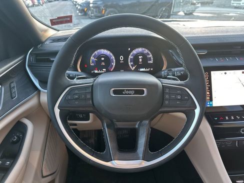 New 2026 Jeep Grand Cherokee Limited w/ Limited Altitude Package AWD/4WD image 15