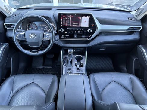 Used 2021 Toyota Highlander Platinum AWD/4WD image 17