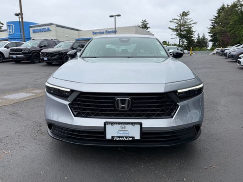 Certified 2025 Honda Accord SE image 3
