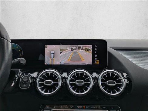 Used 2021 Mercedes-Benz GLA 250 4MATIC w/ Premium Package image 13