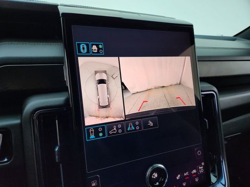 Used 2025 GMC Yukon XL AT4 AWD/4WD image 19