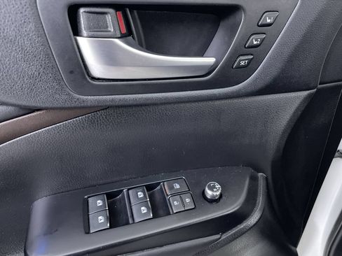 Used 2019 Toyota Highlander Limited AWD/4WD image 11