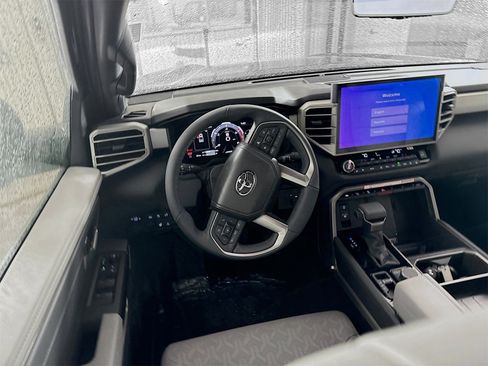 Used 2025 Toyota Tundra Limited image 12