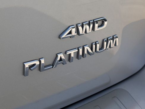 Used 2019 Nissan Pathfinder Platinum image 18