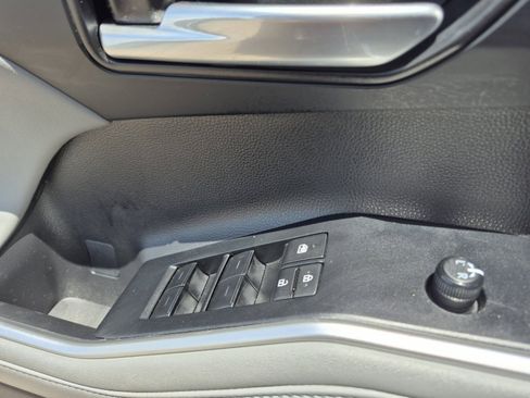 Used 2023 Toyota Highlander XLE AWD/4WD image 13