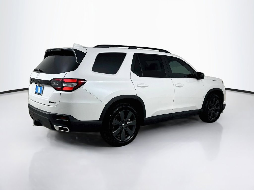 Used 2025 Honda Pilot Sport image 8