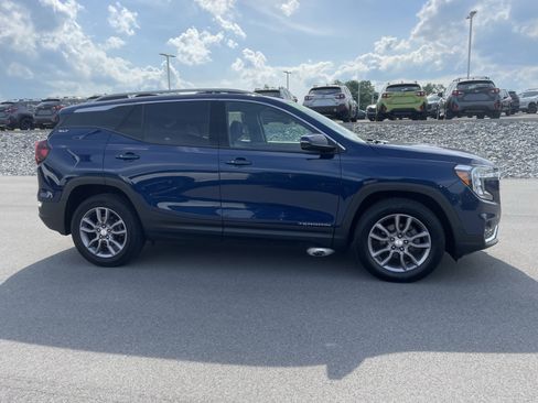 Used 2023 GMC Terrain SLT AWD/4WD image 2