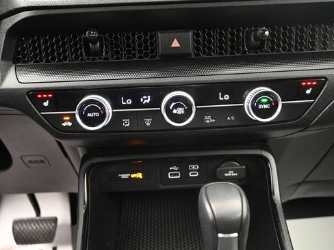 Used 2023 Honda CR-V EX image 9