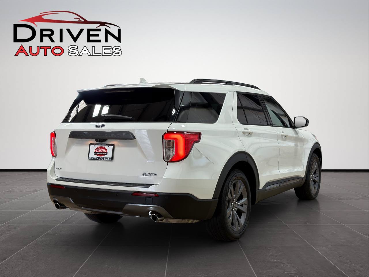 Used 2022 Ford Explorer XLT w/ Equipment Group 202A RWD image 6