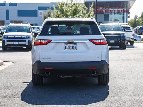 Used 2019 Chevrolet Traverse LT w/ LT Premium Package FWD image 4
