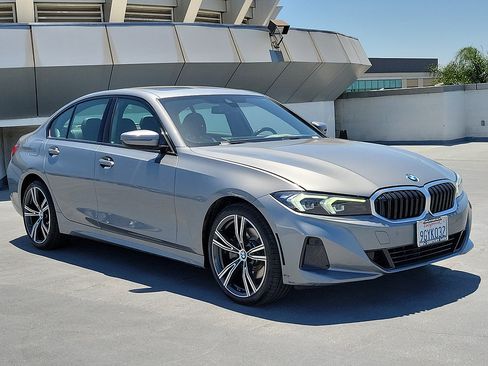 Used 2023 BMW 330i Sedan w/ Driving Assistance Package RWD image 4