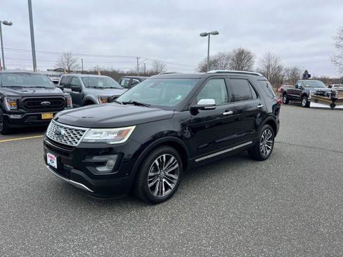 Used 2017 Ford Explorer Platinum image 3