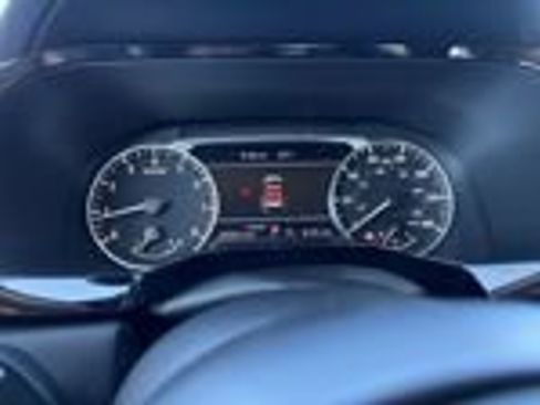 Used 2025 Nissan Pathfinder SV FWD image 32