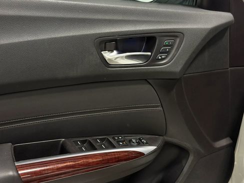 Used 2017 Acura TLX image 11