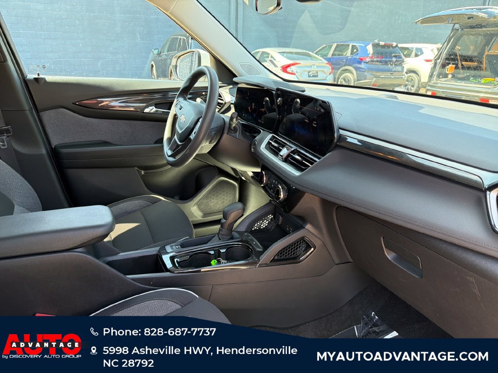Used 2025 Chevrolet TrailBlazer LT FWD image 39