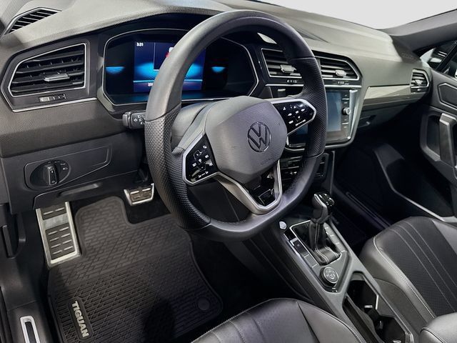 Used 2024 Volkswagen Tiguan SE R-Line AWD/4WD image 9