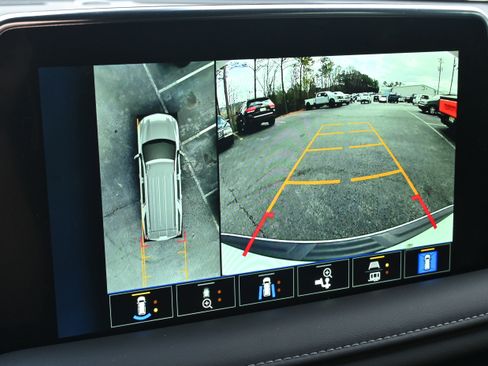 Used 2022 Chevrolet Suburban Z71 w/ Luxury Package image 15