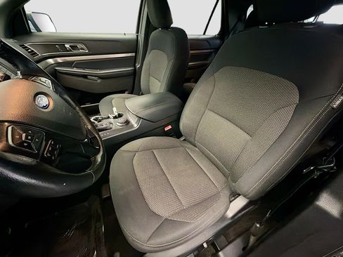 Used 2018 Ford Explorer XLT image 11