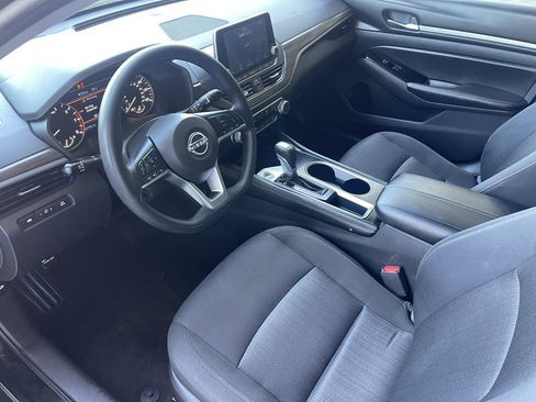 Used 2023 Nissan Altima 2.5 SV FWD image 9