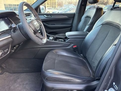 Used 2023 Jeep Grand Cherokee Altitude image 19