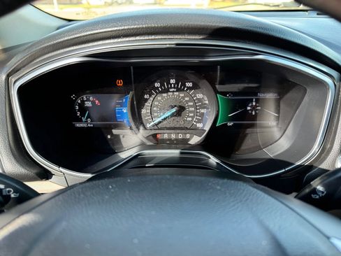 Used 2017 Ford Fusion SE w/ Fusion SE Technology Package image 22